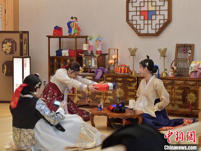 游客體驗(yàn)朝鮮族民俗?！?攝