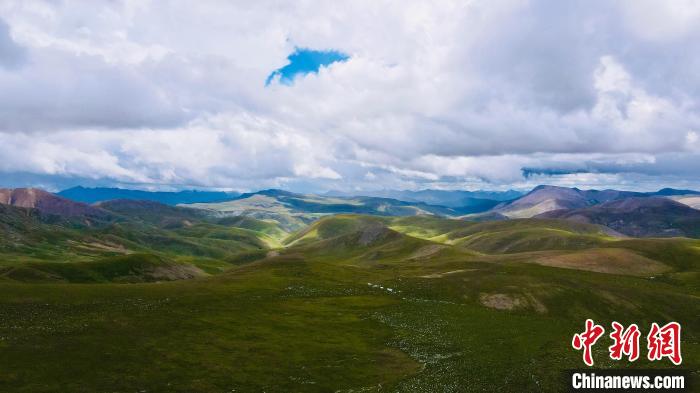 圖為雜多縣風光。　李江寧 攝