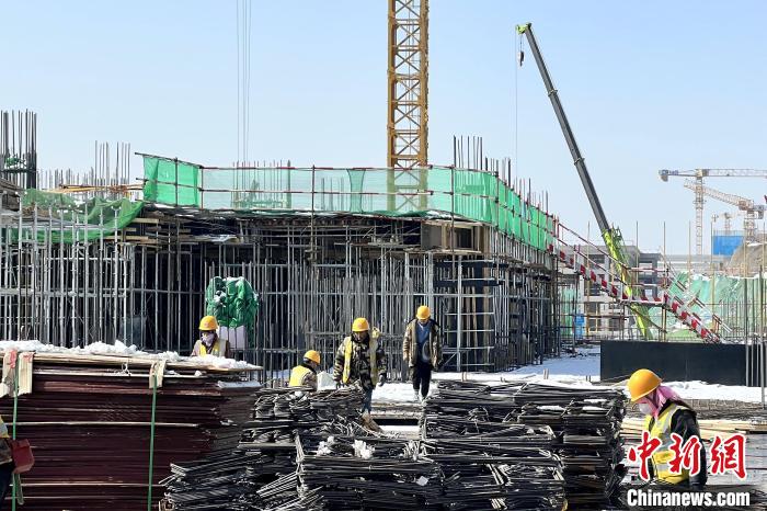 圖為綜合交通中心復(fù)工現(xiàn)場(chǎng)。　西寧機(jī)場(chǎng)供圖