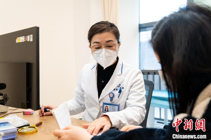 怎樣擺脫春季花粉過敏？專家：可提前進(jìn)行預(yù)防性治療適當(dāng)攝入B族維生素