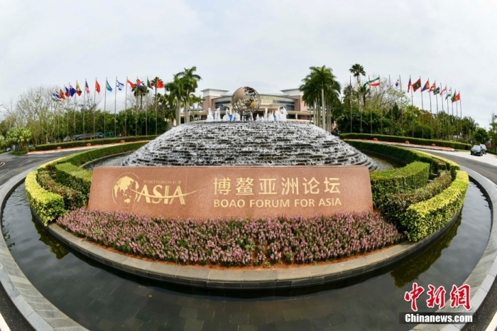 3月30日，博鰲亞洲論壇2023年年會開幕式在海南博鰲舉行。圖為博鰲亞洲論壇永久會址前廣場噴泉。<a target='_blank' href='/'>中新社</a>記者 駱云飛 攝