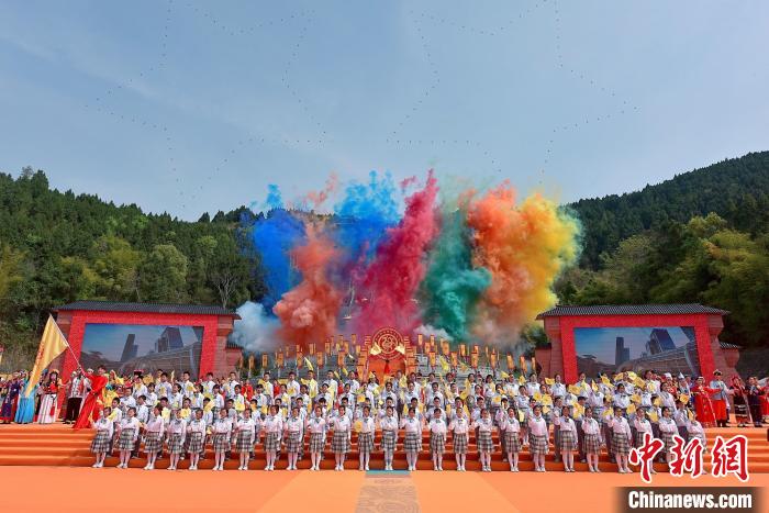 華夏母親嫘祖故里拜謁大典現(xiàn)場?！←}亭縣委宣傳部供圖