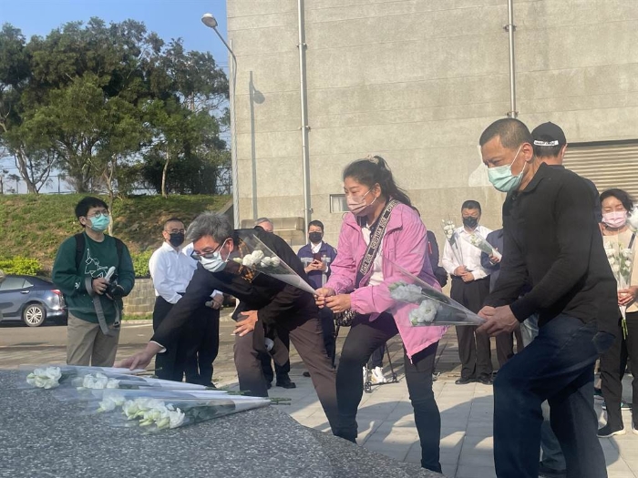 臺鐵“太魯閣事故”2周年，罹難者家屬赴臺鐵富岡機(jī)廠參加追思活動