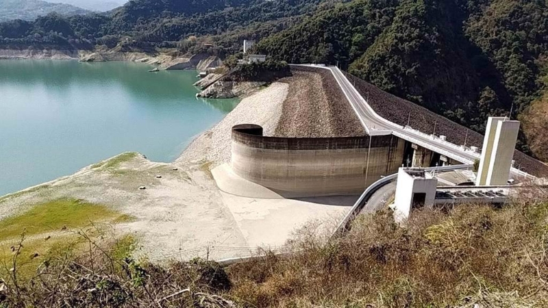 這波春雨對(duì)曾文水庫(kù)幾無幫助，人工降雨效果也非常有限，蓄水量仍處?kù)?1.3%的紅色警戒。