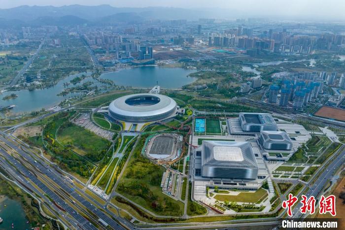 鳥(niǎo)瞰東安湖體育公園“一場(chǎng)三館”?！⒅铱?攝