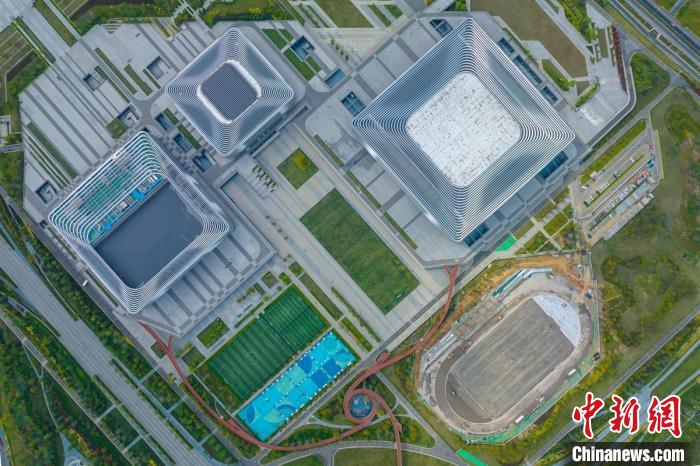 空中俯瞰東安湖體育公園三館?！⒅铱?攝