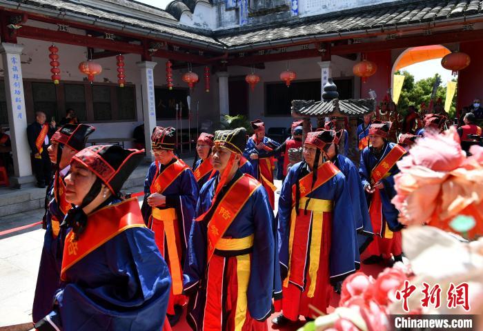 圖為兩岸宗親信眾共祭開閩三王?！蚊?攝