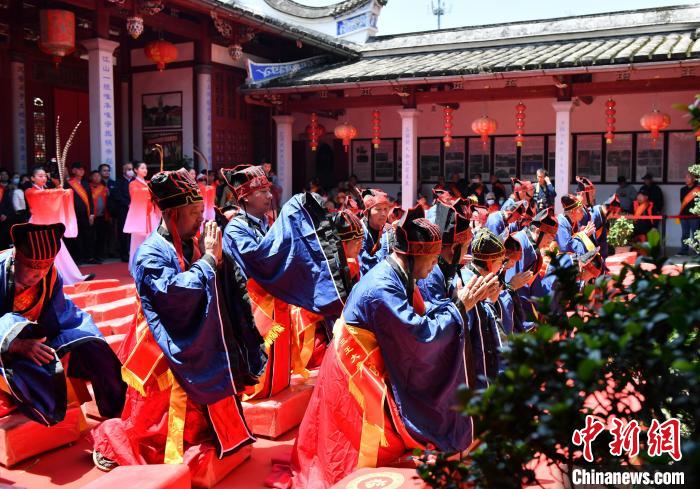 圖為兩岸宗親信眾共祭開閩三王?！蚊?攝