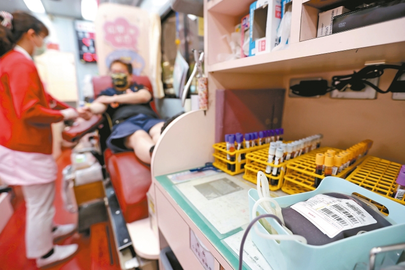 臺當(dāng)局衛(wèi)生福利部門要求臺灣血液基金會配合執(zhí)行新冠病毒血清抗體監(jiān)測，引發(fā)權(quán)益受侵犯的爭議。（圖源：臺灣“聯(lián)合新聞網(wǎng)”）