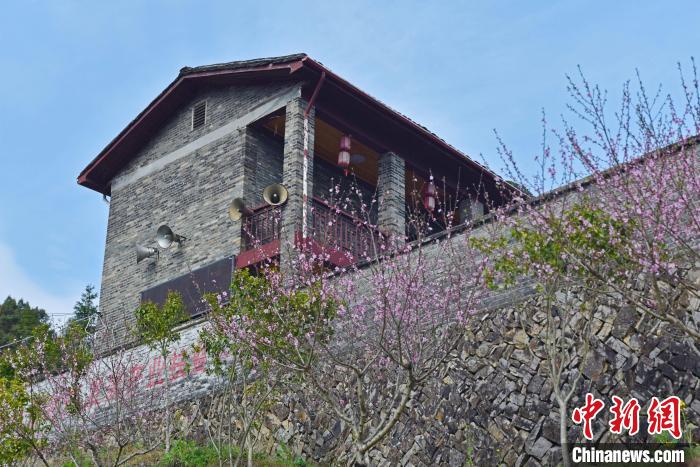 吳峰村一角?！●易訌?攝