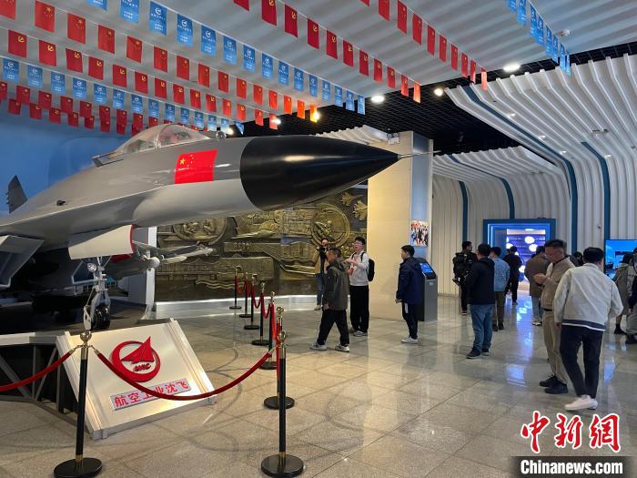 參訪沈陽飛機(jī)工業(yè)集團(tuán)有限公司?！m旭 攝