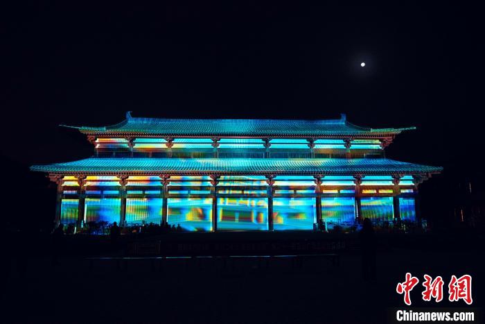 新和縣唐安西都護(hù)府文化園夜景。　新和縣唐安西都護(hù)府文化園提供