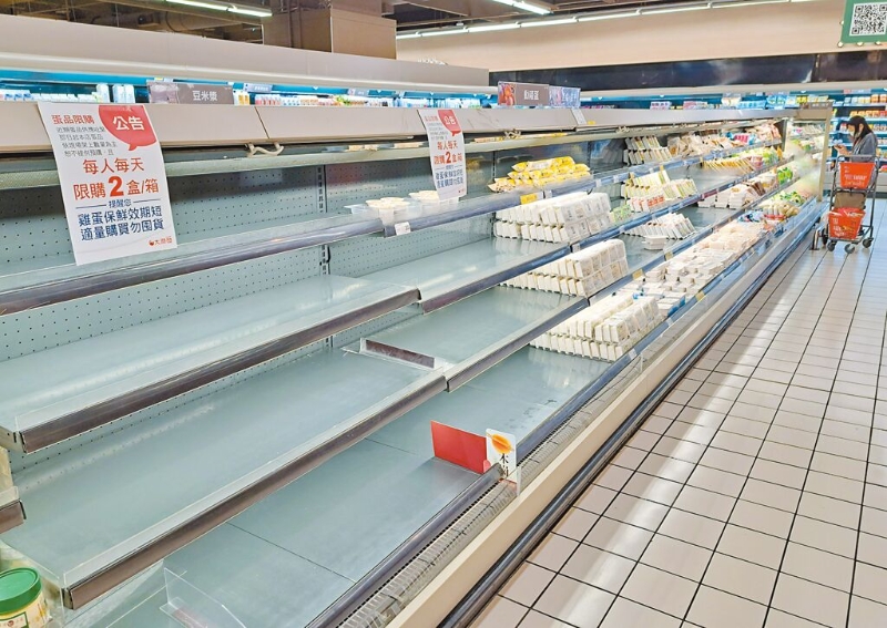 臺當局行政機構“主計總處”11日公布3月CPI年增2.35%，17項民生物資平均漲幅6.12%，其中雞蛋飆漲26.52%，已連續(xù)17個月雙位數(shù)成長。（圖源：臺灣“中時新聞網(wǎng)”）