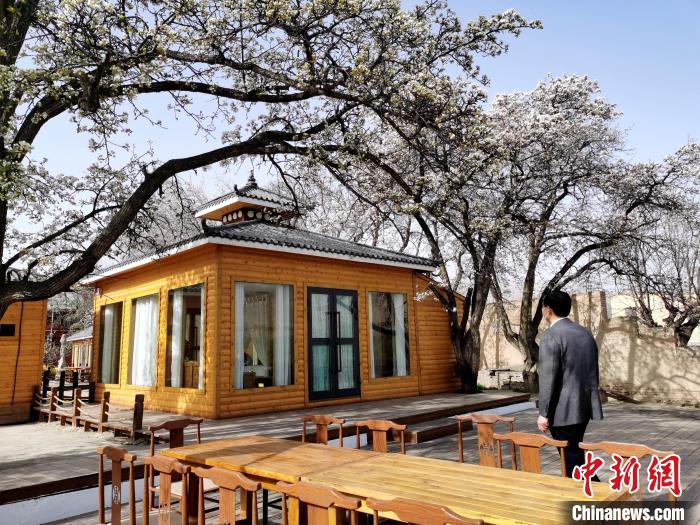 圖為噶達莊園一角?！?zhí)砀?攝