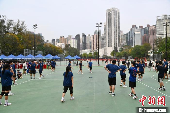 大批年輕人參與全民國(guó)家安全教育日系列活動(dòng)?！±钪救A 攝