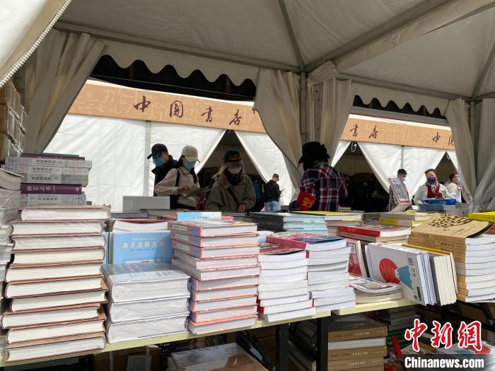圖為2023北京書市主展場(chǎng)?！￡惡?攝