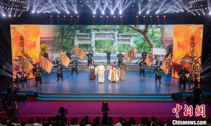 啟動式上，現(xiàn)場演繹《三國里的襄陽》 李旭暉 攝