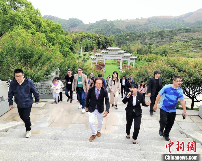 福建金門(mén)馬祖地區(qū)建筑師公會(huì)參觀硤門(mén)畬族鄉(xiāng)柏洋村金山農(nóng)耕文化園，了解和體驗(yàn)農(nóng)耕文化?！罱ㄆ?攝