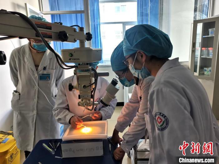 浙大一院專家在海西州開展“傳幫帶”教學(xué)?！≌愦笠辉汗﹫D