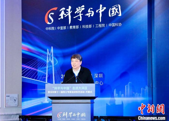 丁漢院士作題為“機(jī)器人化智能制造”的報(bào)告?！≈锌圃?供圖