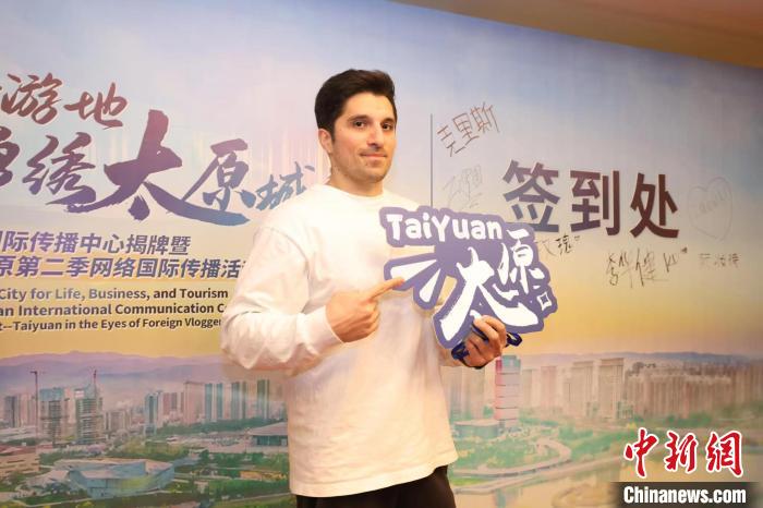 來自敘利亞的拉丁說，會將此行所見所聞分享給海外網(wǎng)友?！∪~嫻豆 攝