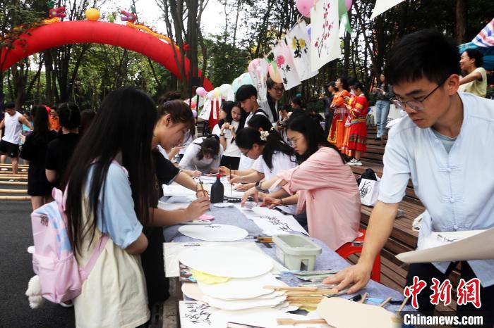 東盟留學(xué)生“逐夢(mèng)”中國(guó)：學(xué)習(xí)中文令人生舞臺(tái)充滿無限可能