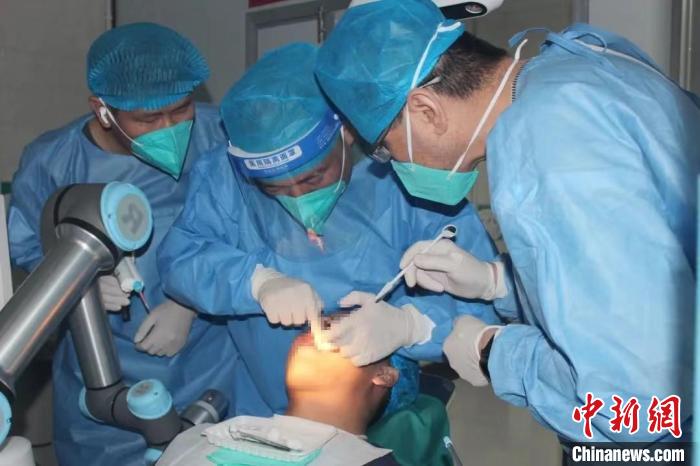 5G遠程機器人精準(zhǔn)種植牙福建推進醫(yī)療援疆