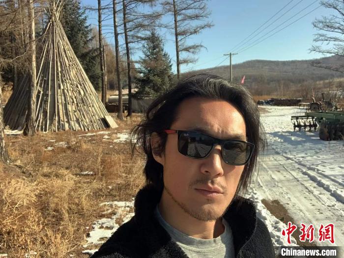資料圖。在呼倫貝爾進(jìn)行田野調(diào)查的趙式慶?！≮w式慶 供圖