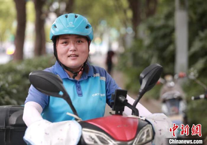 田丹在工作中。　受訪者供圖