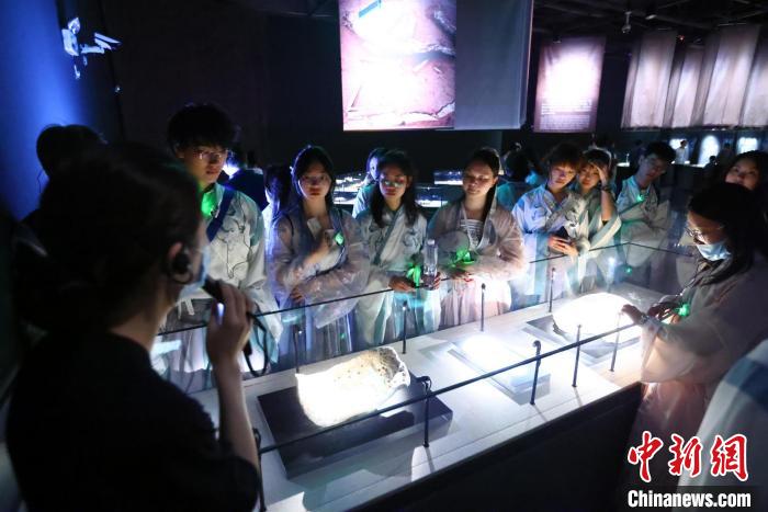 在蓉港澳臺僑大學(xué)生游金沙：與古蜀文明“隔空對話”