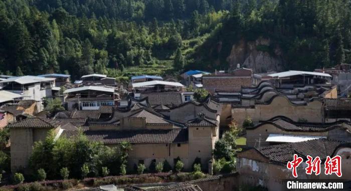 古田縣卓洋鄉(xiāng)前洋古村傳統(tǒng)格局和街巷保存完整，村內(nèi)現(xiàn)存70余棟古厝。　寧德市文化和旅游局 供圖