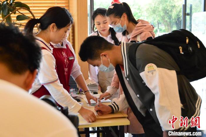 讓書(shū)香飄滿洪城江西南昌百館聯(lián)動(dòng)“閱讀一小時(shí)”