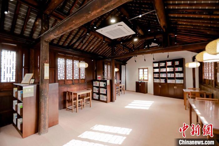 我嘉書房(工業(yè)區(qū)·印氏住宅)。　嘉定區(qū)圖書館 嘉定工業(yè)區(qū)文化體育服務(wù)中心 供圖