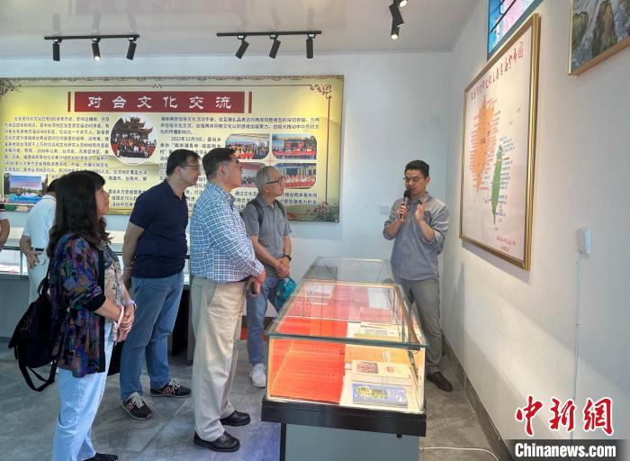 參訪方壺巖張圣君母殿，了解其歷史文脈以及在兩岸的發(fā)展情況?！∴嵔?攝