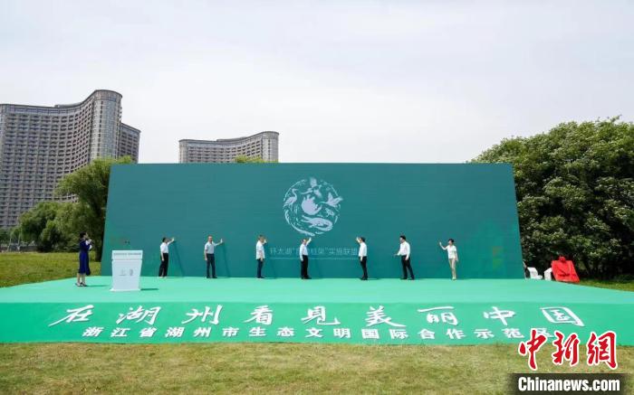 環(huán)太湖“昆蒙框架”實施聯(lián)盟成立儀式 吳拯 攝 環(huán)太湖“昆蒙框架”實施聯(lián)盟成立儀式 吳拯 攝