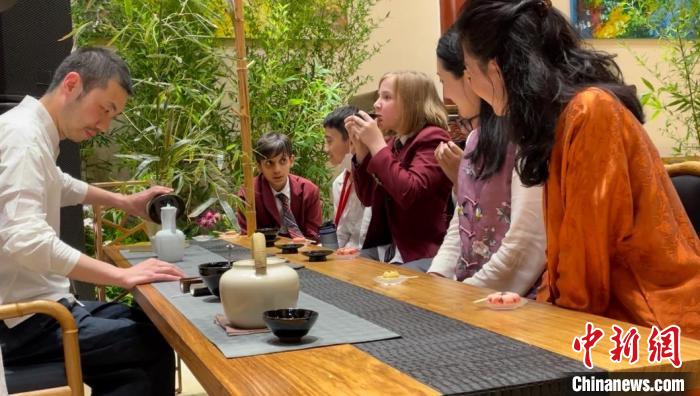 首屆“北京朝陽國際茶香文化節(jié)”啟動。　富田 攝