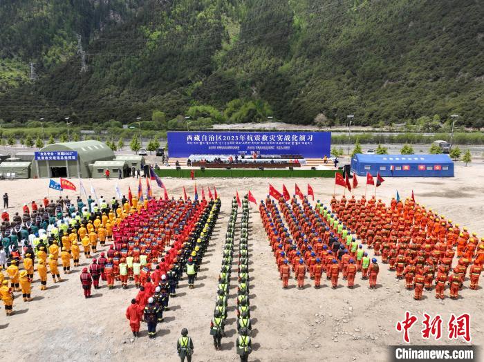 圖為觀摩現(xiàn)場?！∥慕?攝