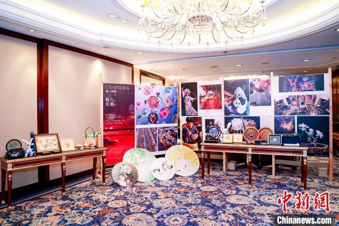 推介會設(shè)置“詩意棲居、人間天府”四川文化展?！≈鬓k方 攝