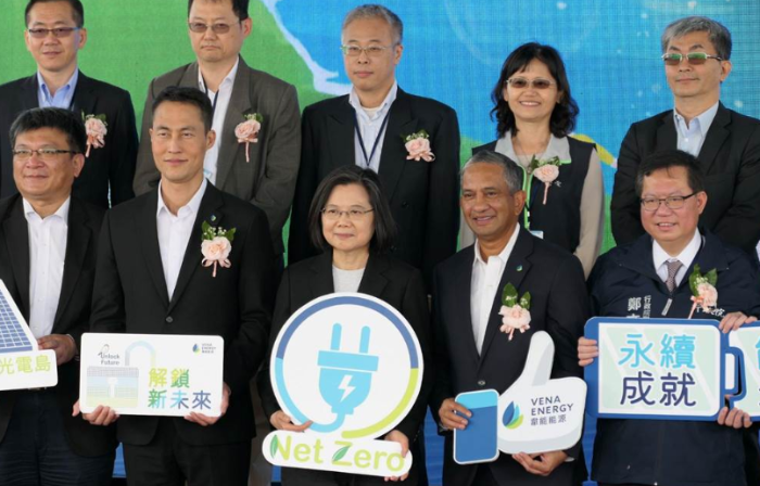 蔡英文(前中)啟用全臺最大光電場“云林新興電廠” 蔡英文(前中)啟用全臺最大光電場“云林新興電廠”