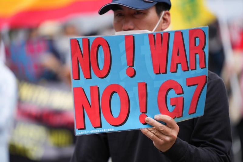 5月19日，民眾在日本廣島參加集會(huì)反對(duì)七國(guó)集團(tuán)峰會(huì)。當(dāng)日，七國(guó)集團(tuán)峰會(huì)在日本廣島召開(kāi)，遭到多國(guó)民眾聚集反對(duì)。（新華社記者張笑宇攝）