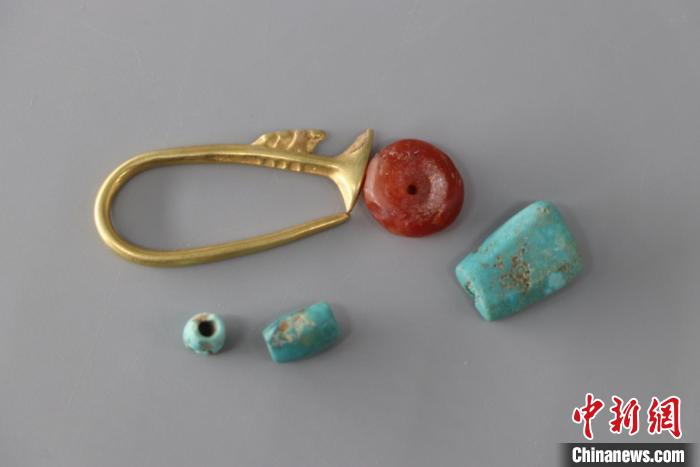 圖為大坨頭文化M77出土的飾品?！”本┦形奈锞止﹫D