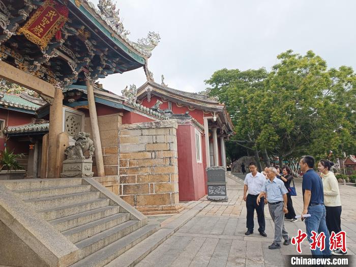 林政則首次參訪東山關(guān)帝廟，該廟是臺灣眾多關(guān)帝廟的香緣祖廟?！×握涿?攝