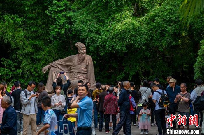 三蘇祠博物館吸引了不少游客。(資料圖) 劉忠俊 攝