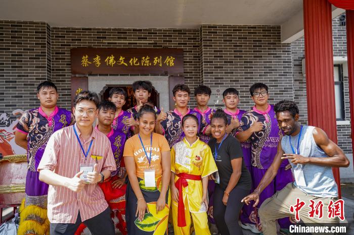 廣東組織“粵友行”研學(xué)活動(dòng)中外大學(xué)生共赴云浮、江門參訪