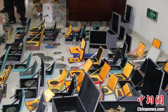 洛陽市公安局將扣押的文物移交博物館?！÷尻柺泄簿止﹫D