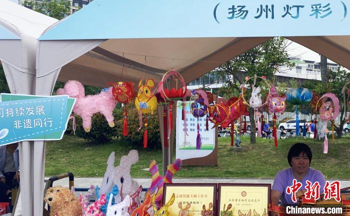 揚州燈彩展示?！〈藜衙?攝