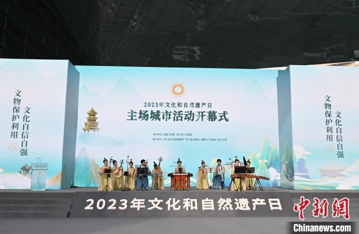 開(kāi)幕式現(xiàn)場(chǎng)?！“苍?攝