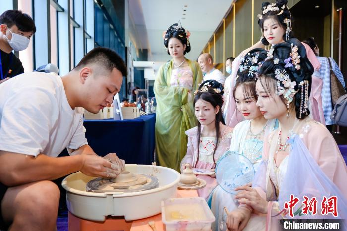 第七屆國匠榮耀·手工藝創(chuàng)新盛會在深開幕