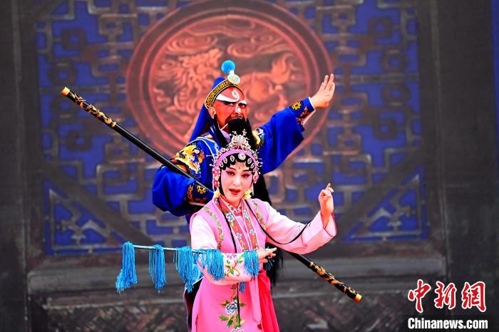 莆仙戲表演《千里送》?！埥鸫?攝