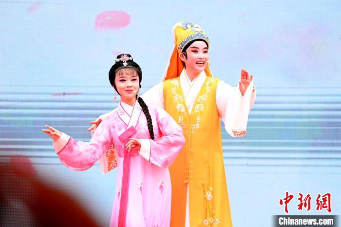 薌劇表演《春香傳》。　張金川 攝